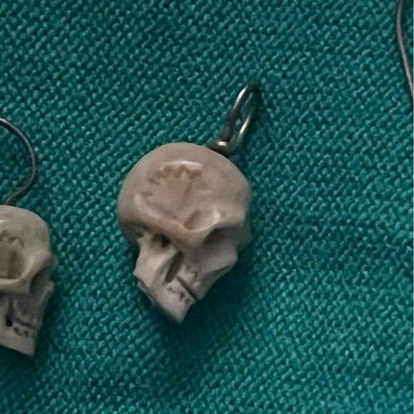 Rare bone carved skull earrings and pendant - Picture 9 of 13